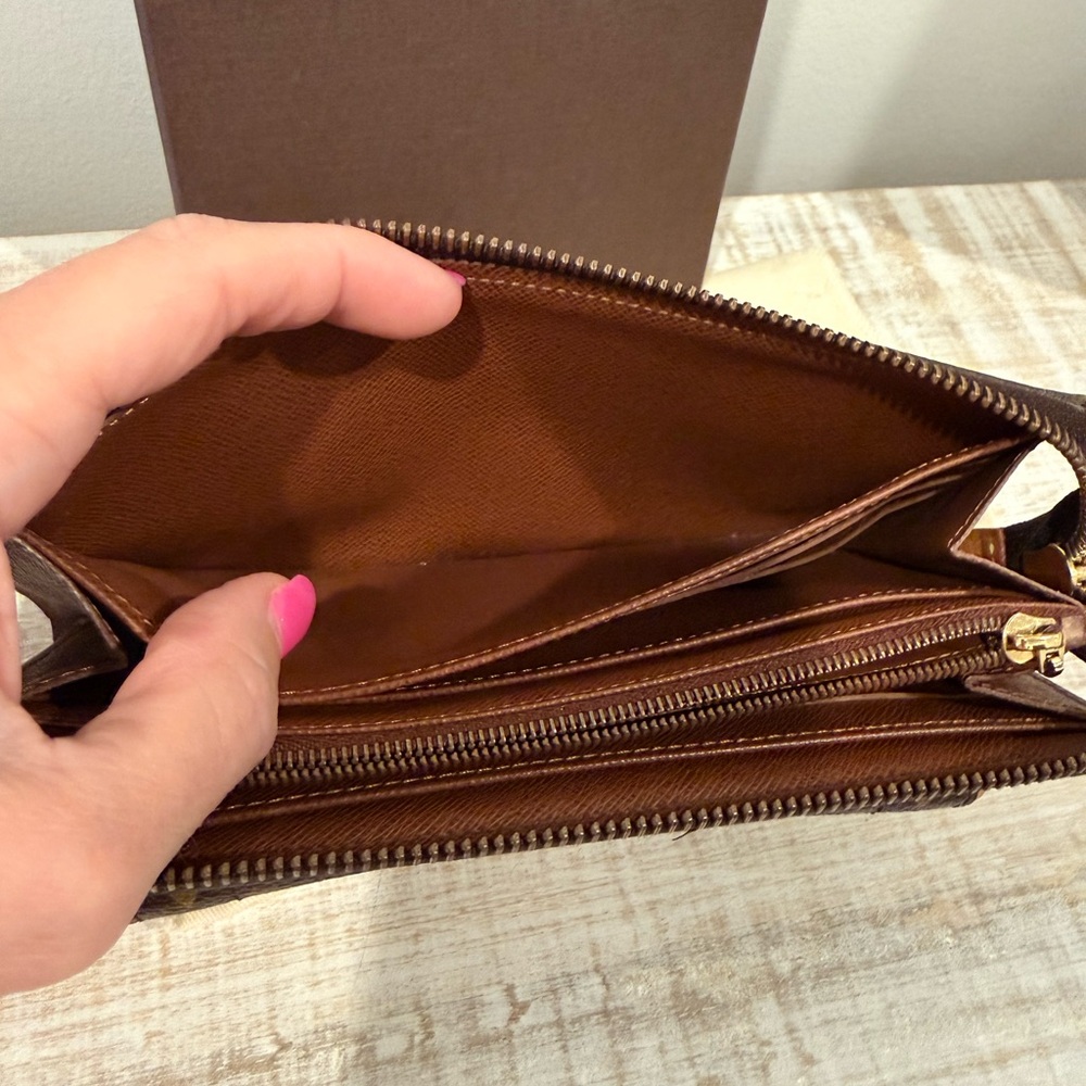 Louis Vuitton Monogram Astrid Long Wallet with Box & Dustbag - Picture 9 of 14